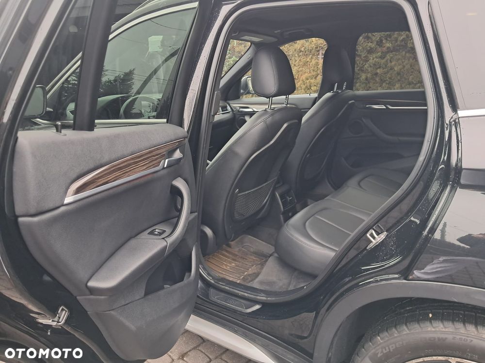 BMW X1 xDrive25i Sport Line sport - 12