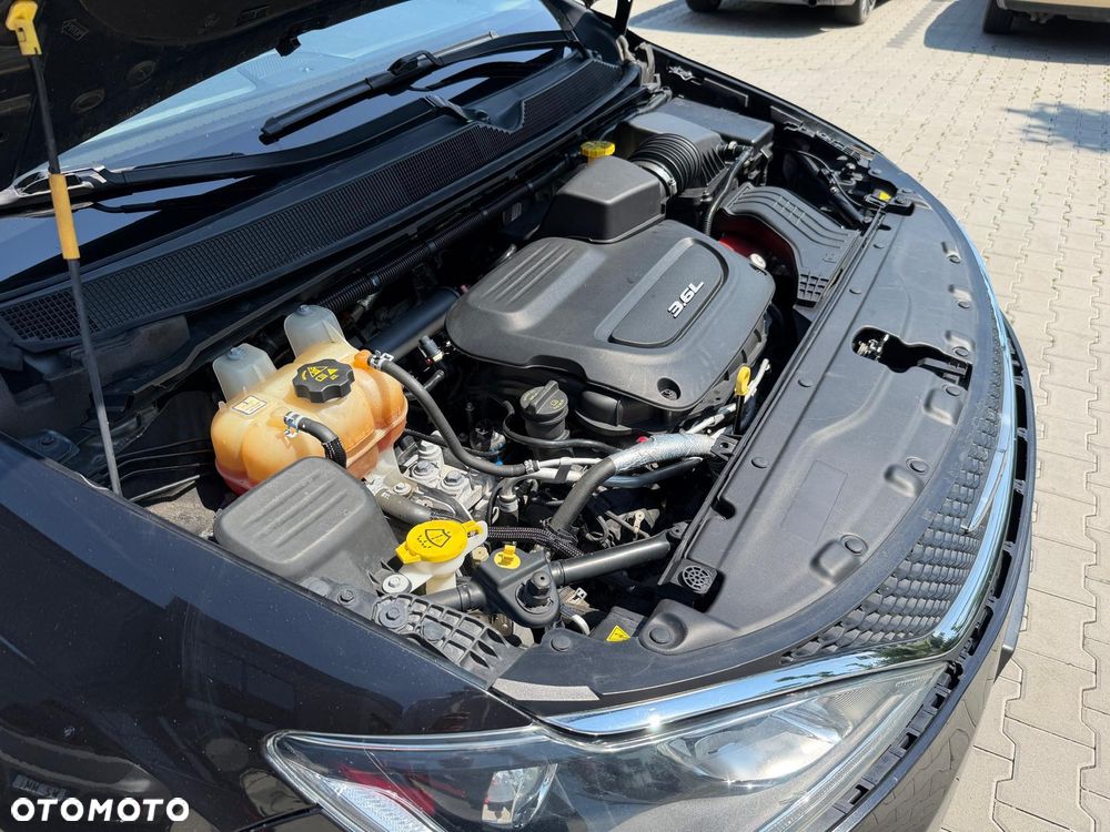 Chrysler Pacifica - 12