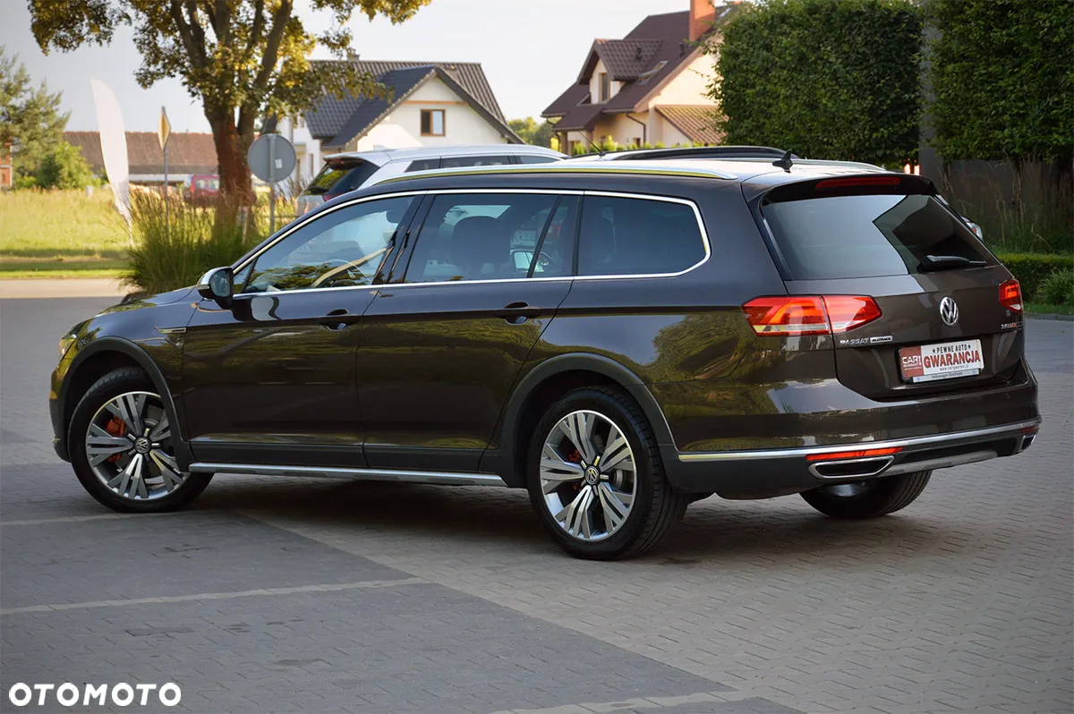 Volkswagen Passat Variant 2.0 TDI SCR 4Motion DSG Alltrack - 32
