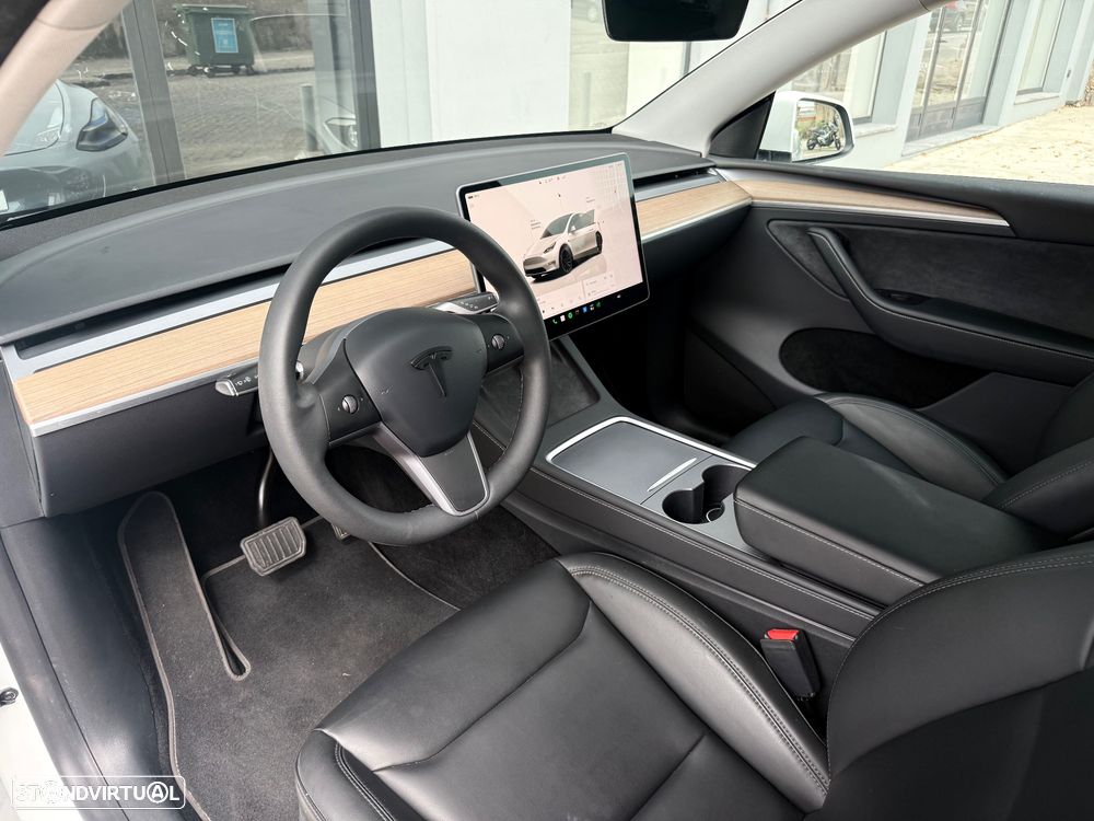 Tesla Model Y Long Range Dual Motor AWD - 12