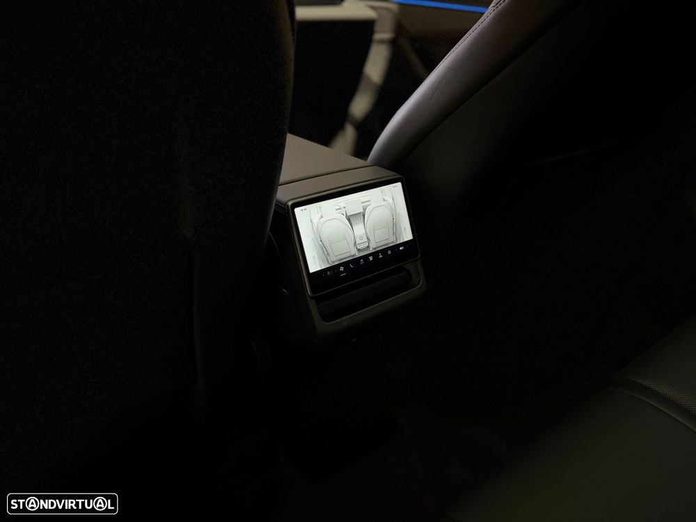 Tesla Model Y Long Range Dual Motor AWD - 11