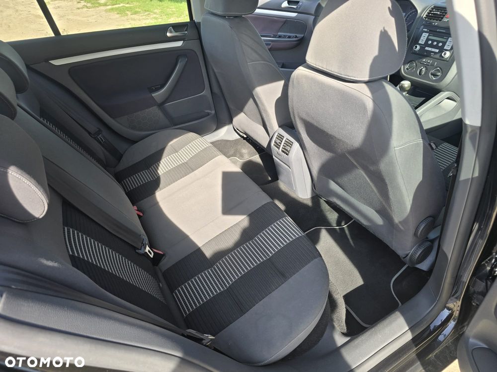 Volkswagen Golf 1.6 FSI United - 10