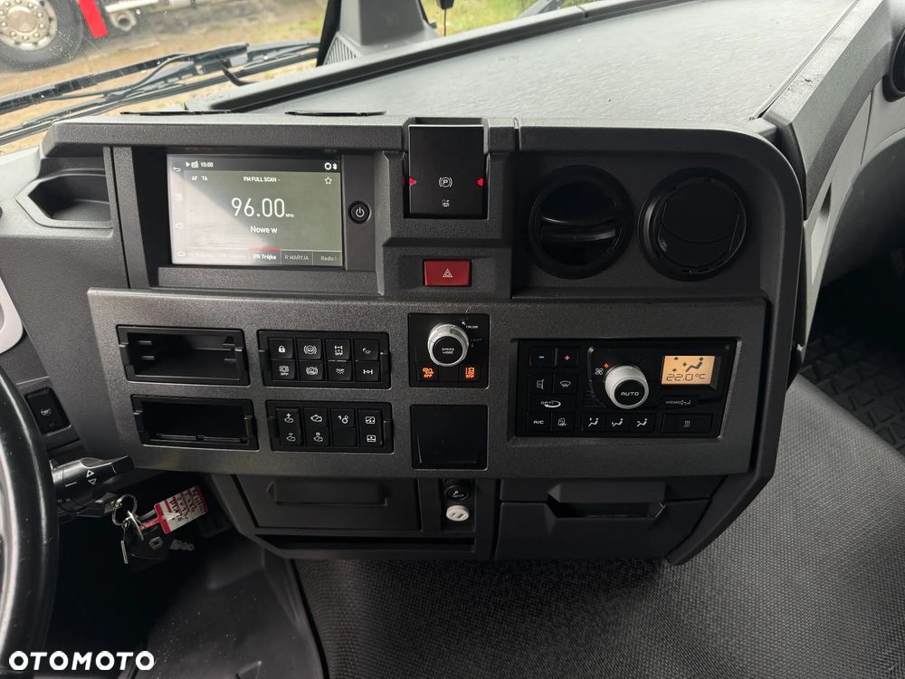 Renault T480 - 23