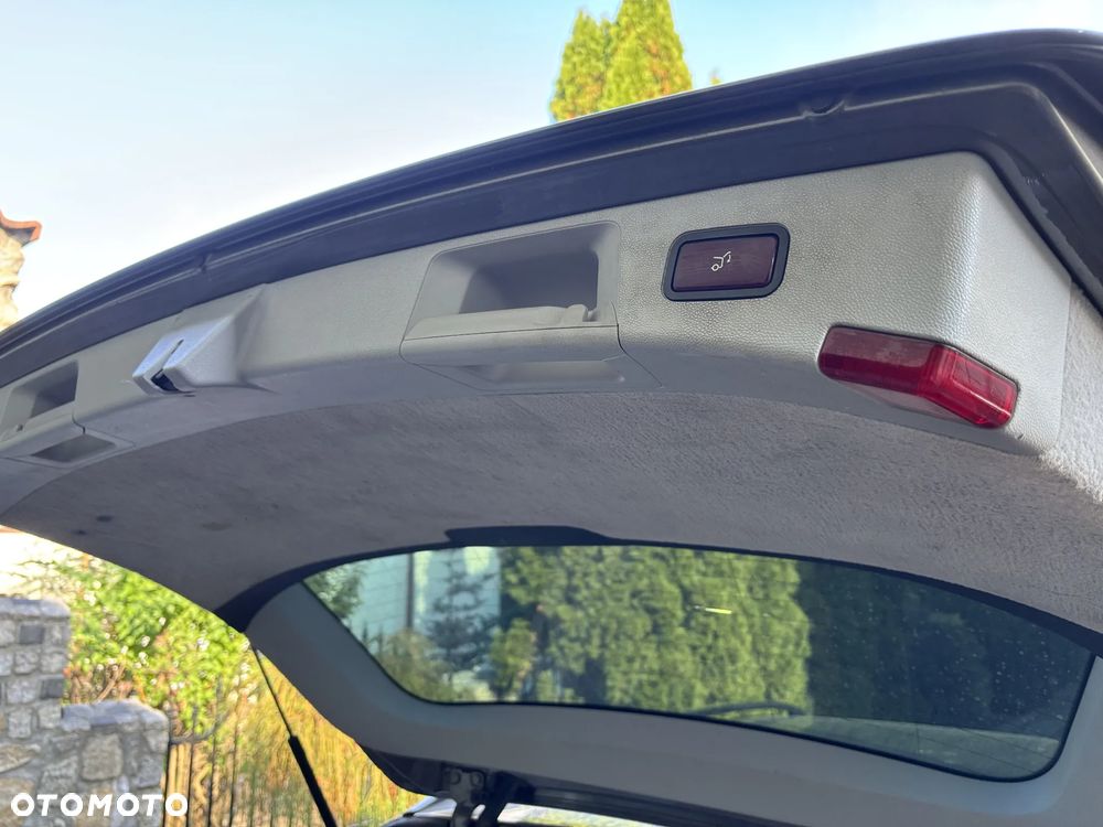 Mercedes-Benz Klasa E 350 CDI 4-Matic BlueEff - 37