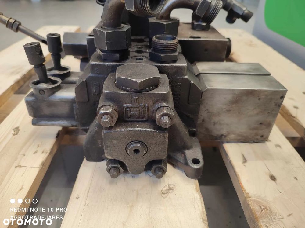 Rozdzielacz hydrauliczny Merlo Roto 40.18 - 9
