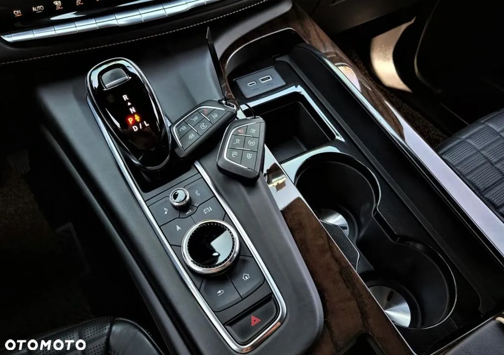 Cadillac Escalade 6.2 V8 AWD AT Premium - 12