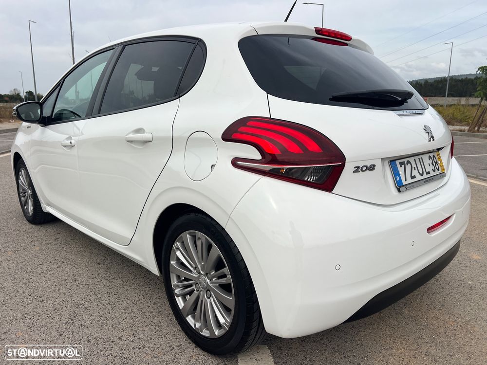 Peugeot 208 1.2 PureTech Style - 24