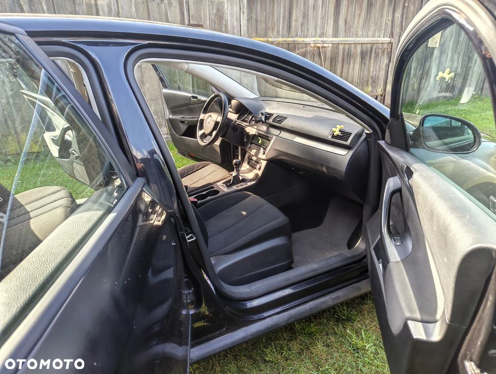 Volkswagen Passat 2.0 TDI DPF BlueMot Comfortline - 15