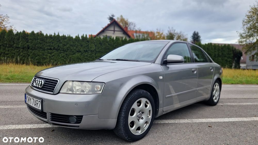 Audi A4 Limousine - 1