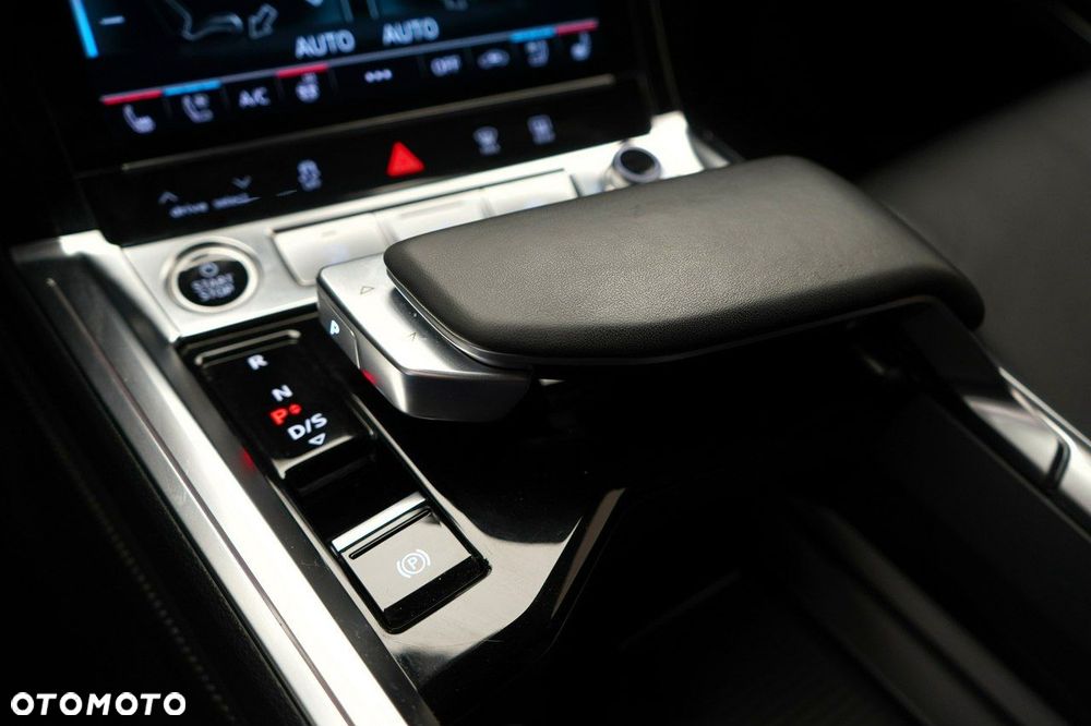 Audi Q8 Sportback e-tron - 26