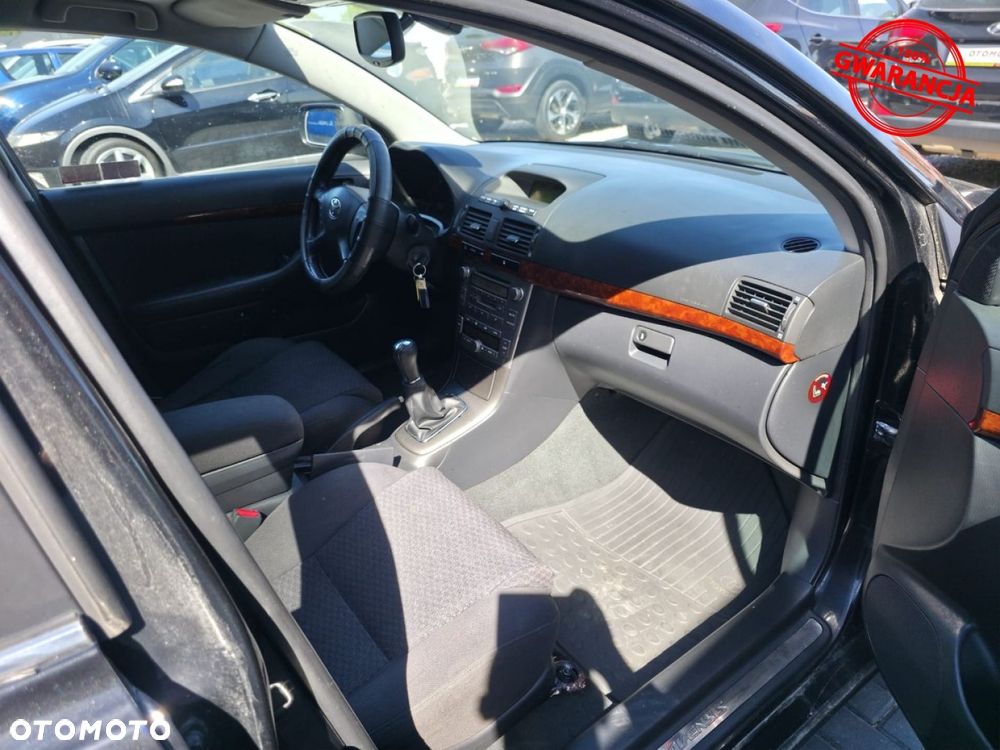 Toyota Avensis - 24