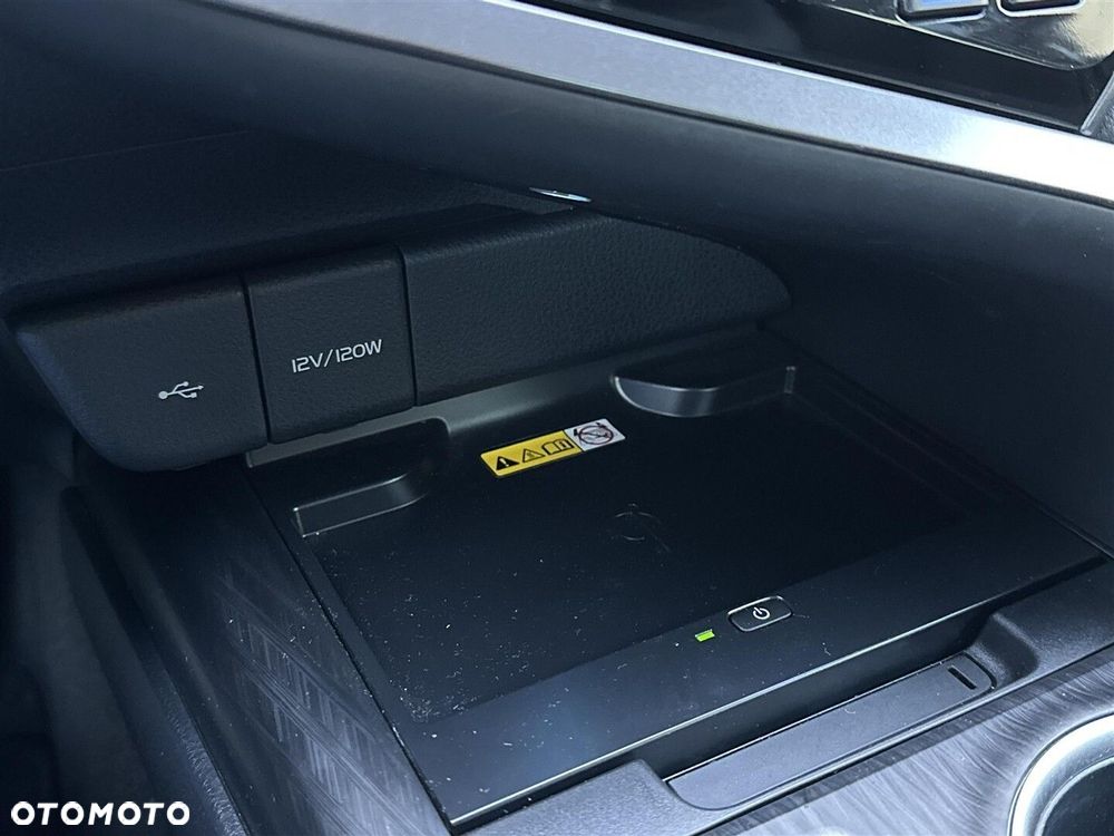 Toyota Camry 2.5 Hybrid Executive CVT - 24