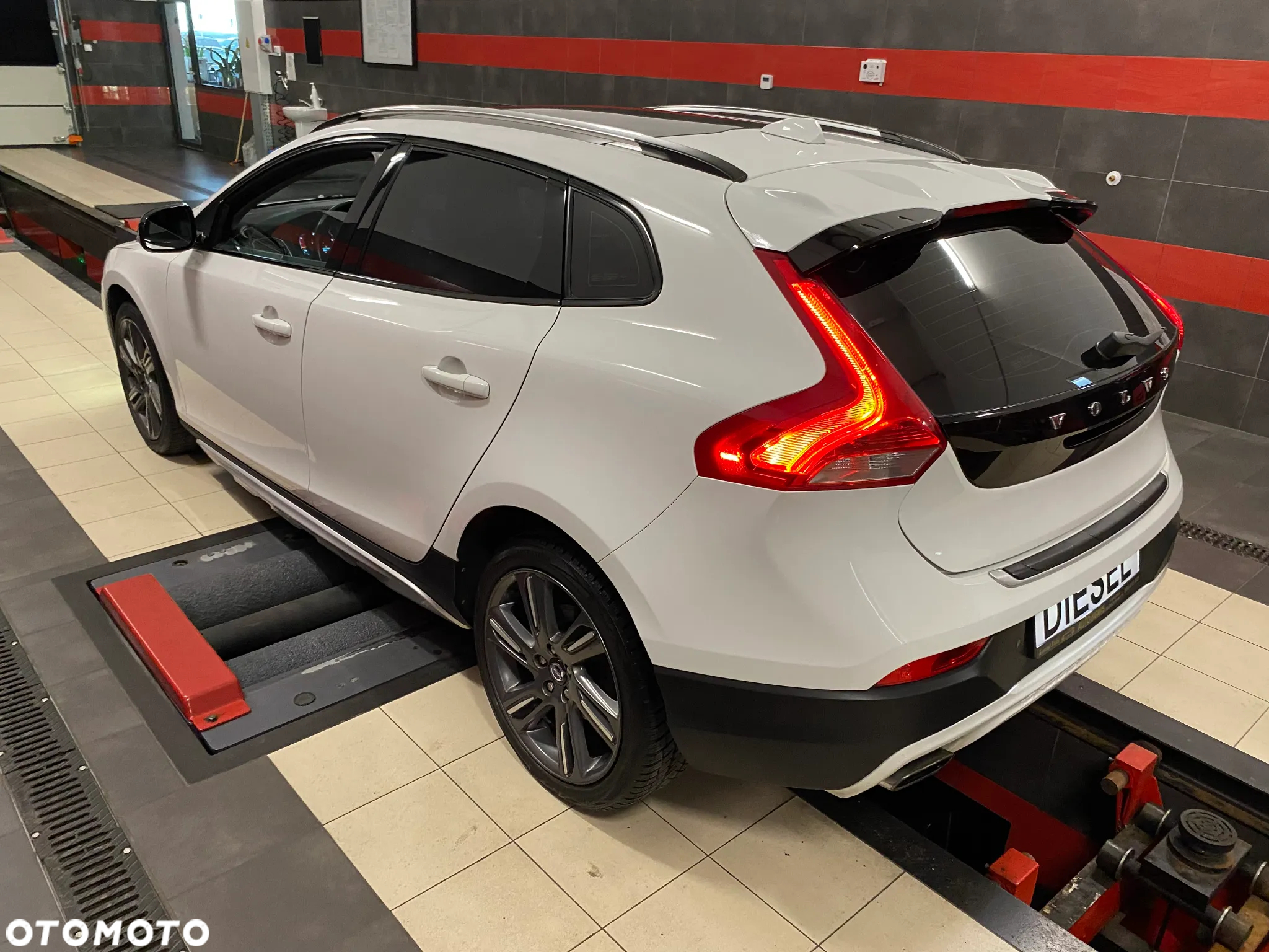 Volvo V40 Cross Country D2 Summum - 12