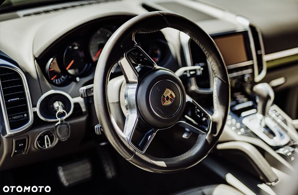 Porsche Cayenne S Platinum Edition - 3