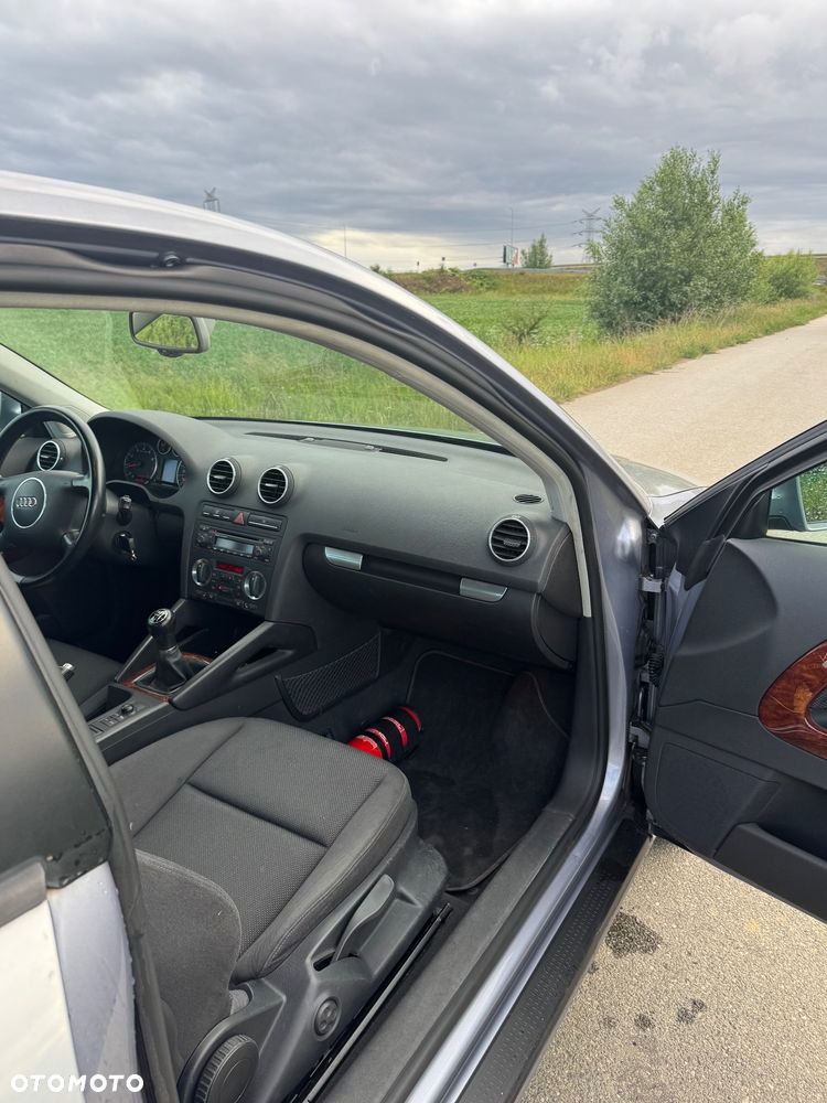 Audi A3 3-drzwiowe 1.6 FSI Ambiente - 9
