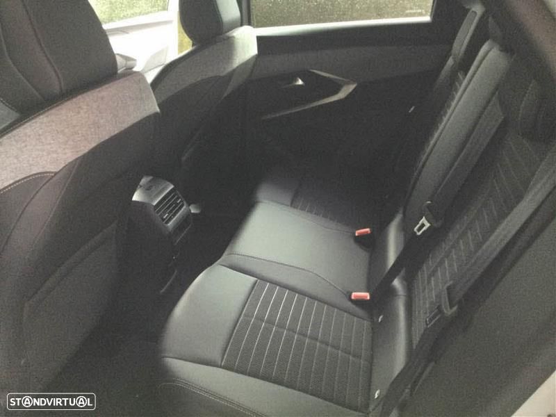 Peugeot E-3008 73 kWh Allure - 9