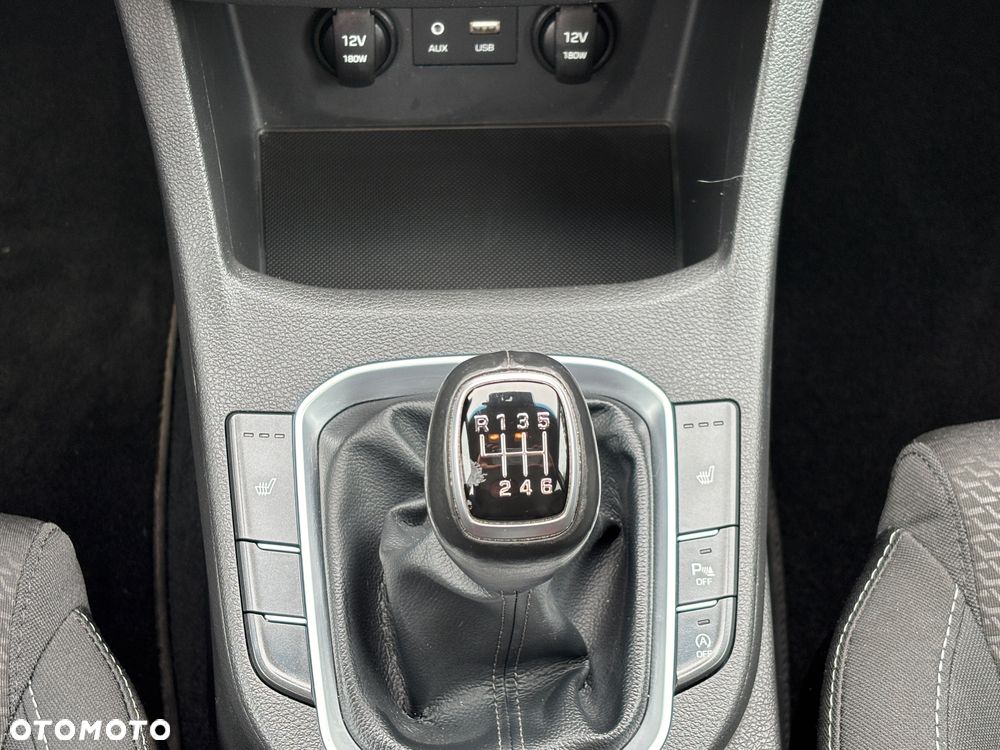 Hyundai i30 blue Kombi 1.4 Classic Navigation - 27