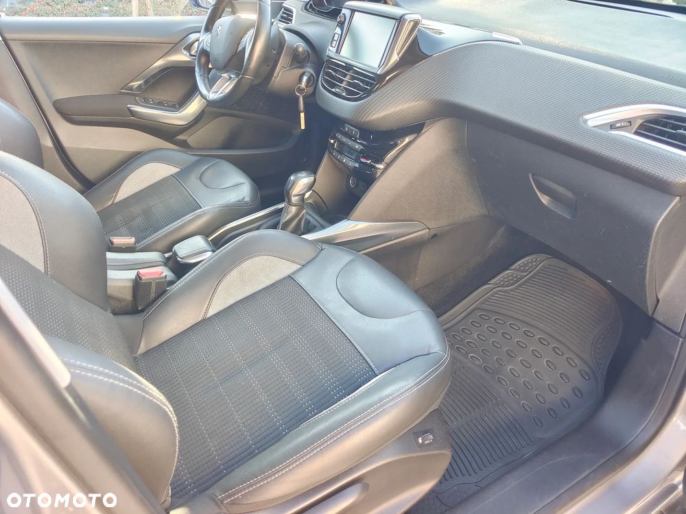 Peugeot 2008 1.2 VTi Allure - 25