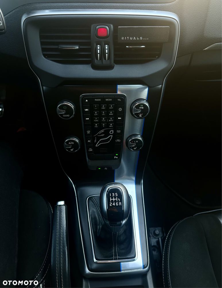 Volvo V40 - 8