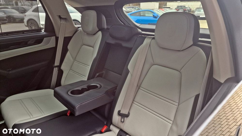 Porsche Cayenne - 11