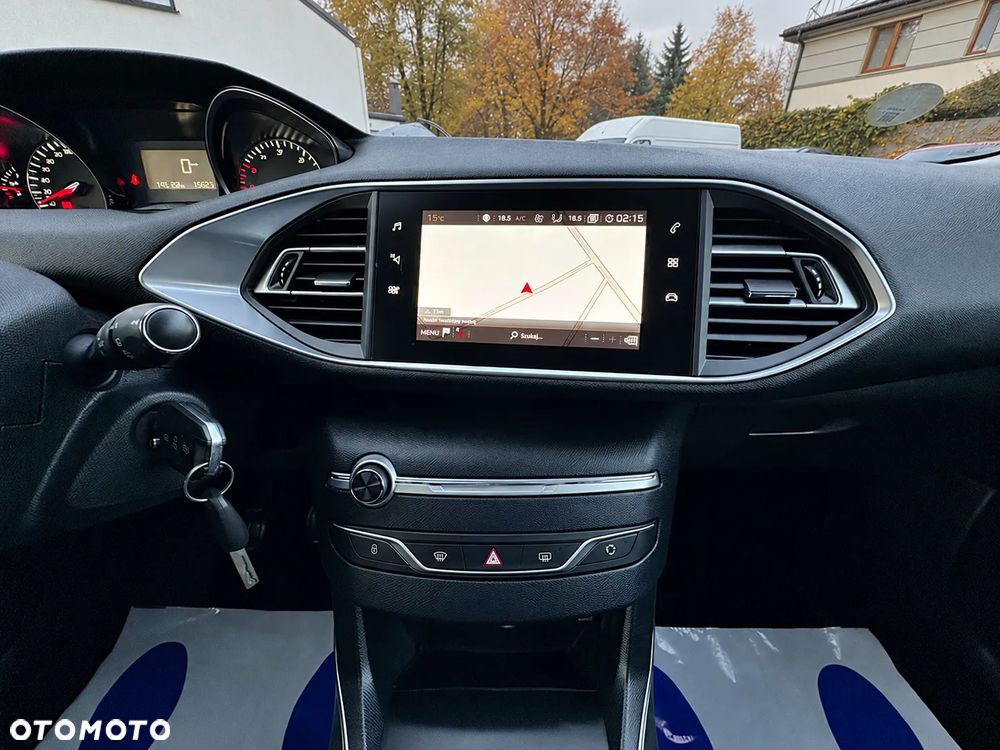 Peugeot 308 1.5 BlueHDi Allure S&S - 25