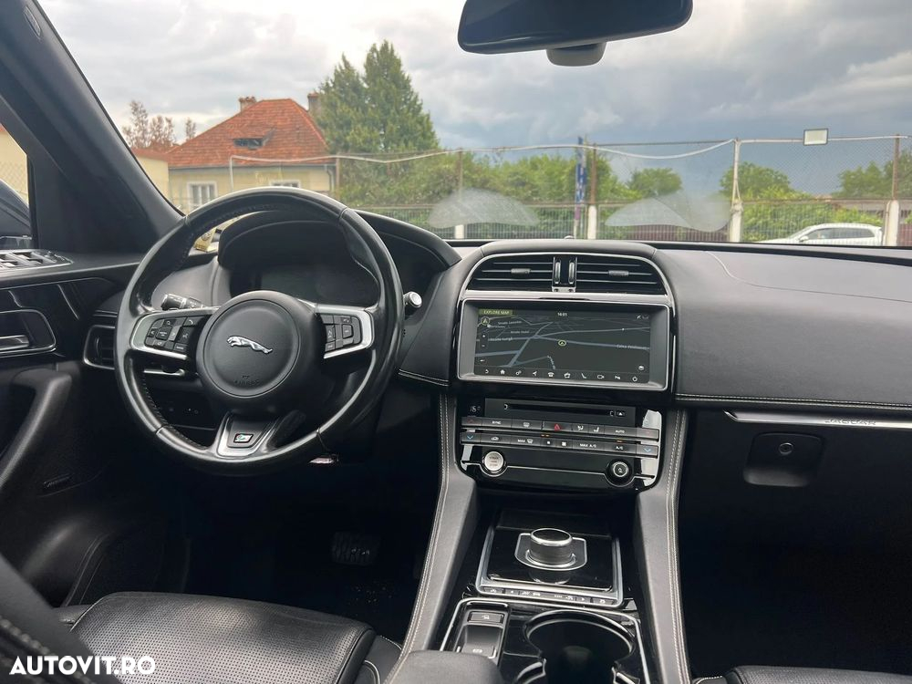 Jaguar F-Pace 20d AWD Aut. R-Sport - 6