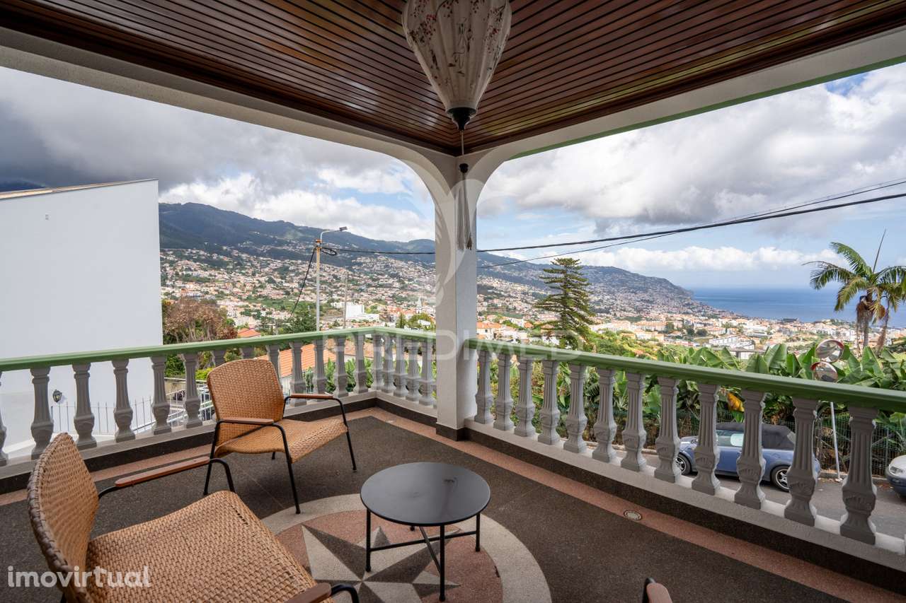 Vivenda Exclusiva com uma Vista Panorâmica para a Baía do Funchal - Grande imagem: 2/26