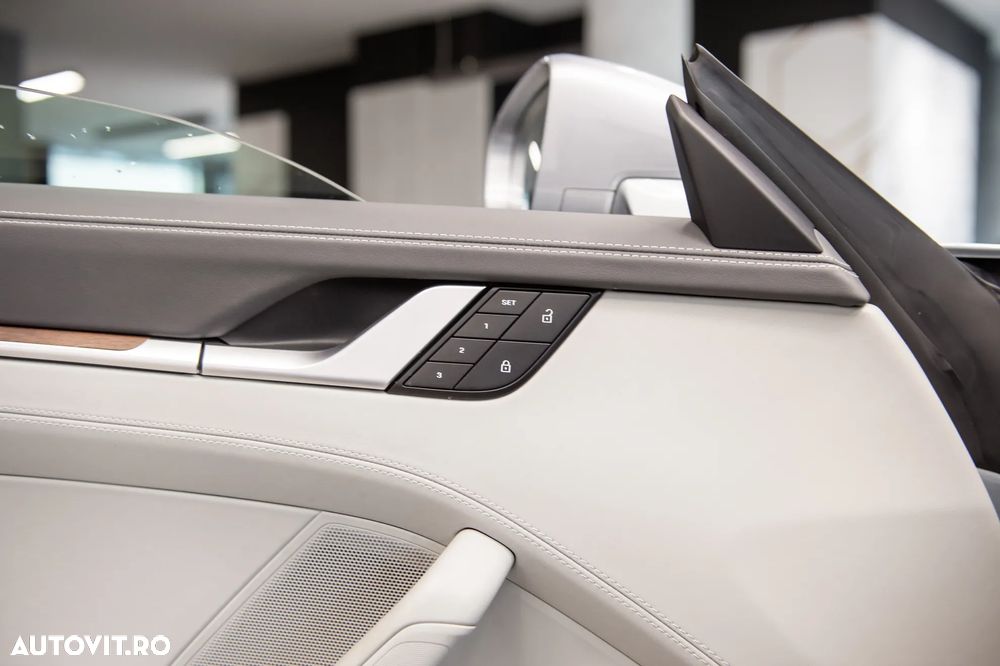 Porsche 911 Carrera Cabriolet PDK - 16