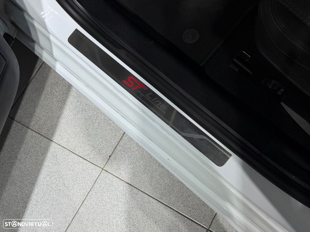 Ford Focus 1.0 EcoBoost ST-Line - 19
