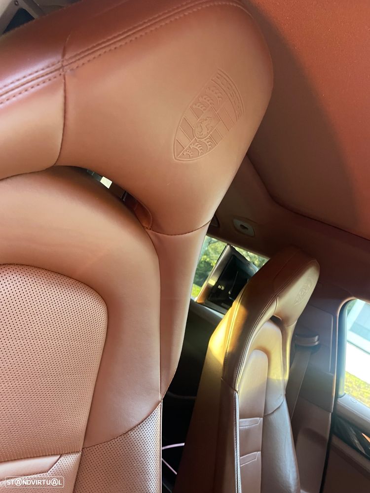 Porsche Panamera Sport Turismo 4 E-Hybrid 10 Years Edition - 20