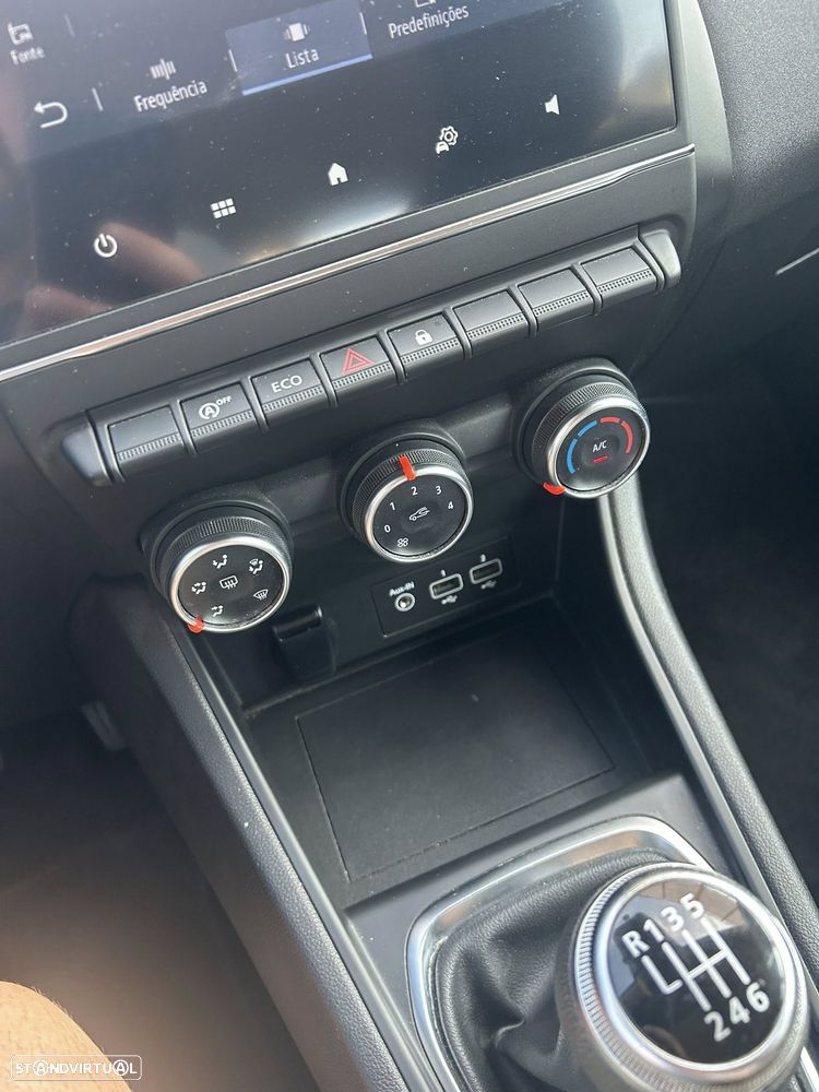 Renault Captur BLUE dCi 115 BUSINESS EDITION - 31