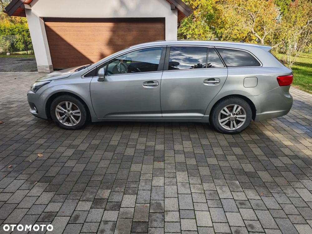 Toyota Avensis 2012 photo 2