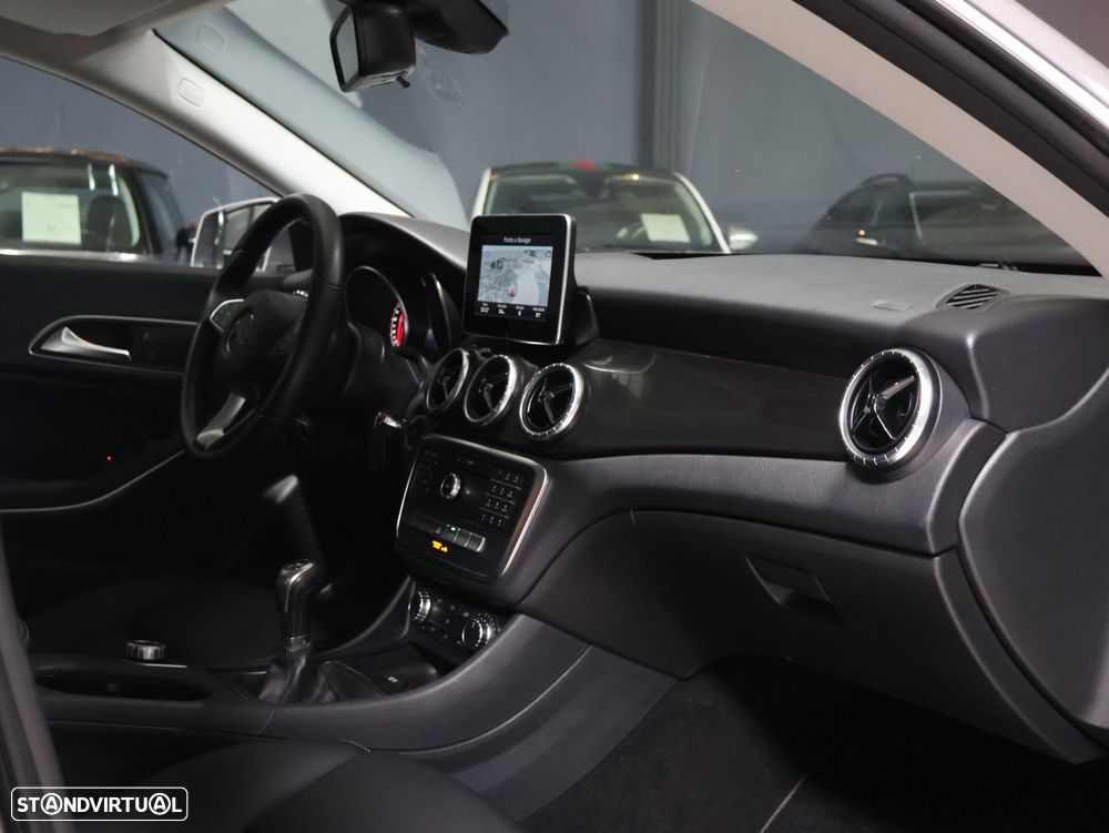 Mercedes-Benz CLA 180 d Shooting Brake Urban - 7