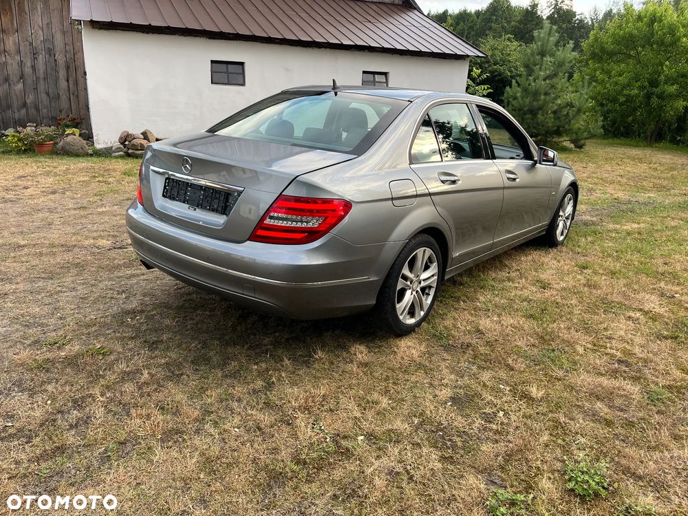 Mercedes-Benz Klasa C 180 CGI BlueEFFICIENCY Avantgarde - 13