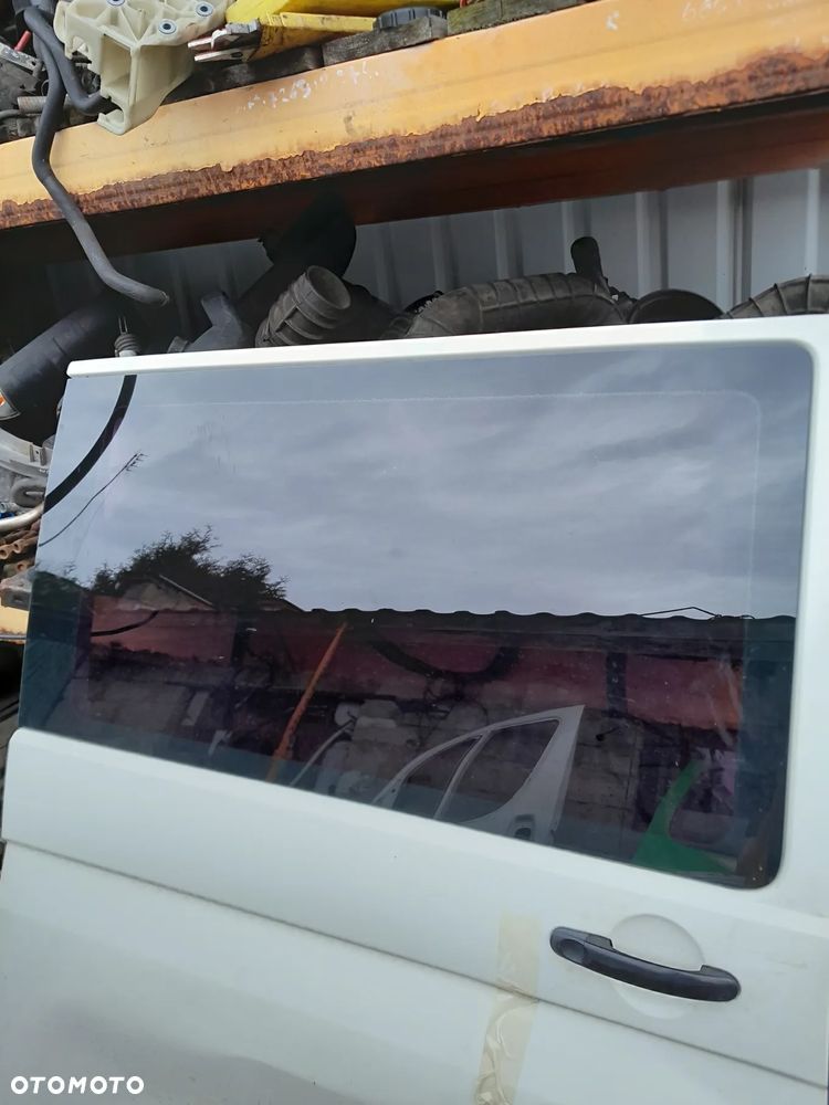 Szyba drzwi bocznych VW T5 Caravelle - 1