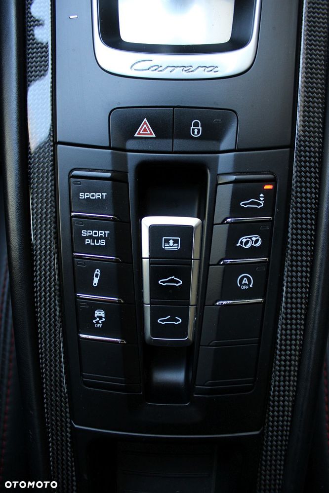 Porsche 911 Carrera 4 GTS PDK - 34
