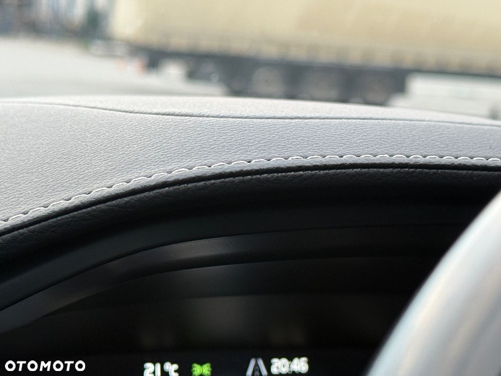 Volvo V90 D5 SCR AWD R-Design - 27