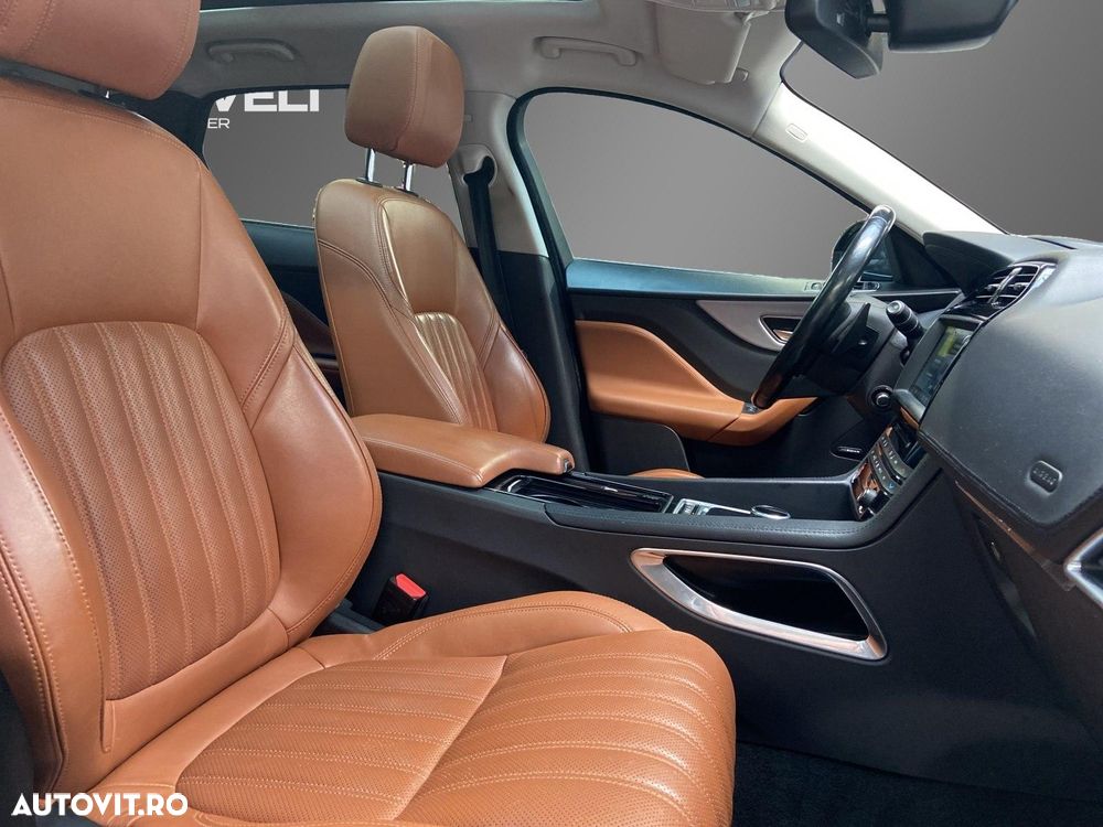 Jaguar F-Pace D300 AWD - 17