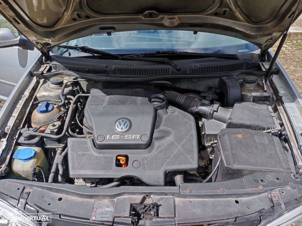 VW Golf 1.6i Highline EC - 25