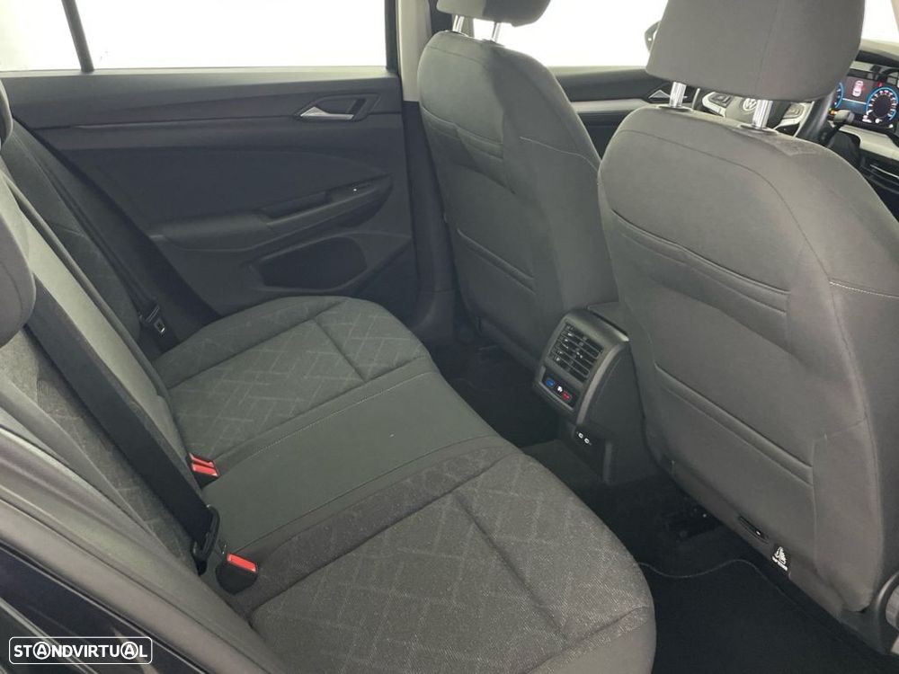 VW Golf 1.0 eTSI Life DSG - 24