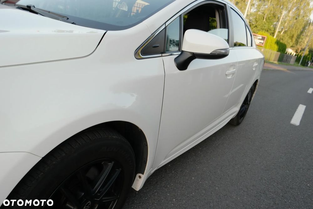 Toyota Avensis 1.8 Active - 12