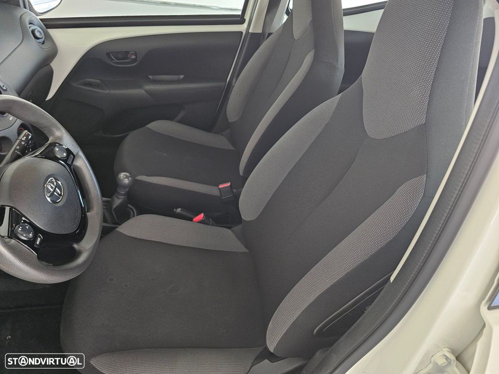 Toyota Aygo 1.0 - 8