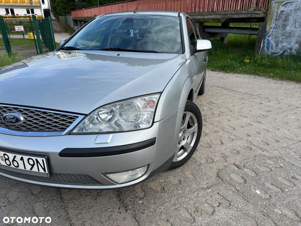 Ford Mondeo 2.0 Ghia - 9