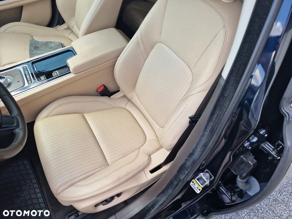 Jaguar XF E-Performance Portfolio - 17