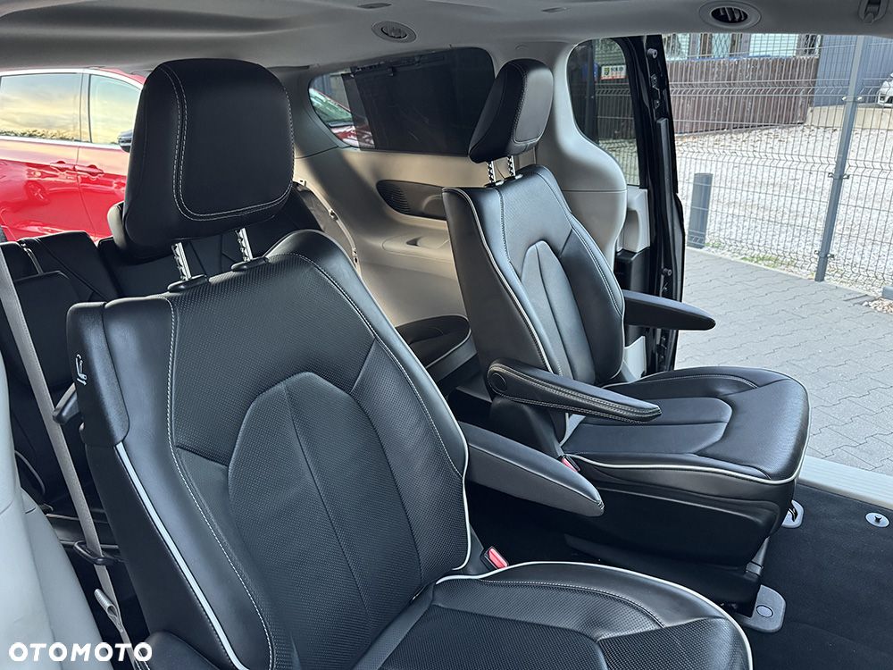 Chrysler Pacifica - 16