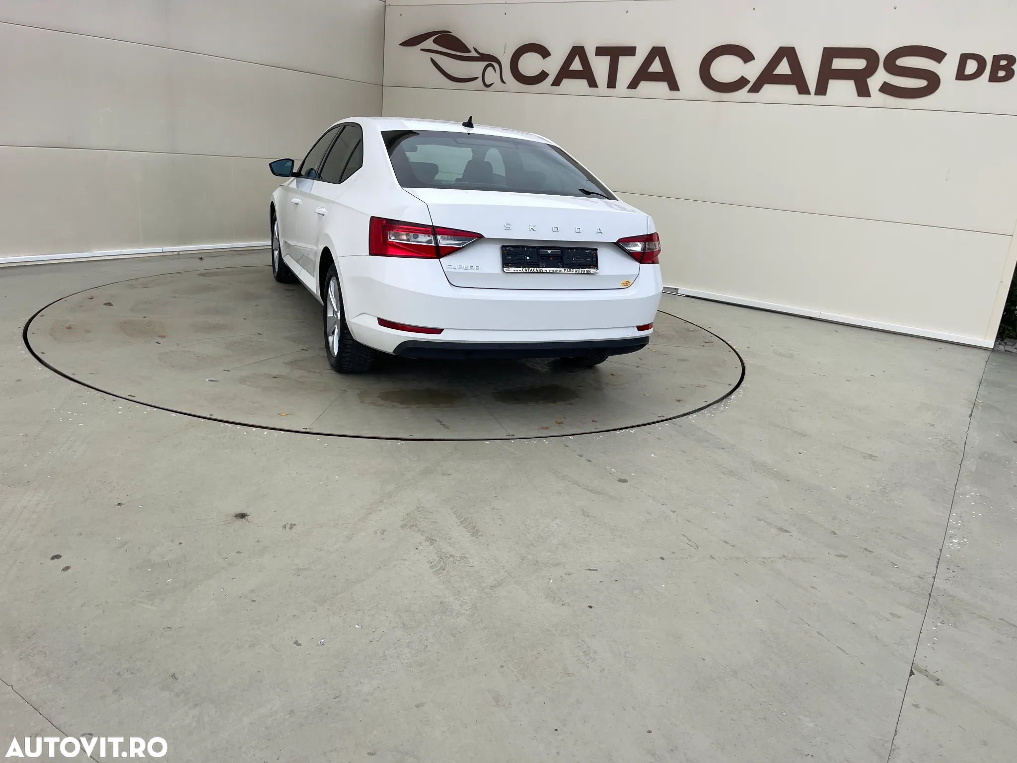 Skoda Superb 2.0 TDI DSG Ambition - 11