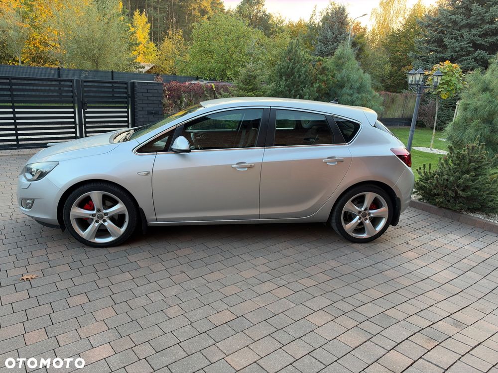 Opel Astra 2009 photo 2
