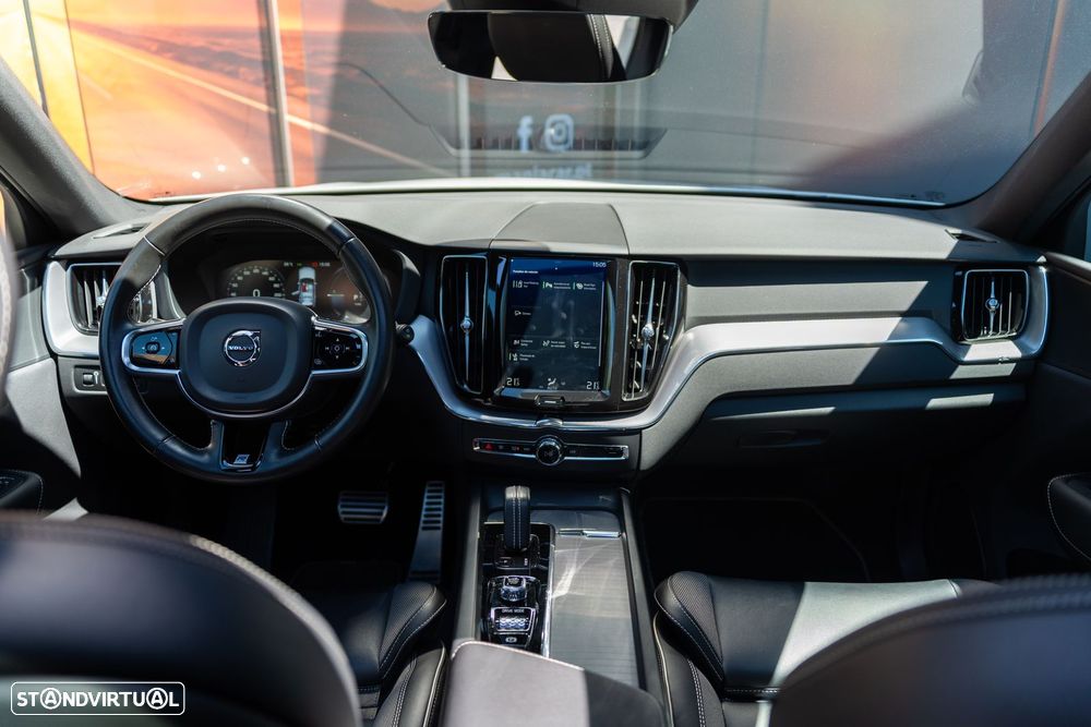 Volvo XC 60 2.0 T8 PHEV R-Design AWD - 12