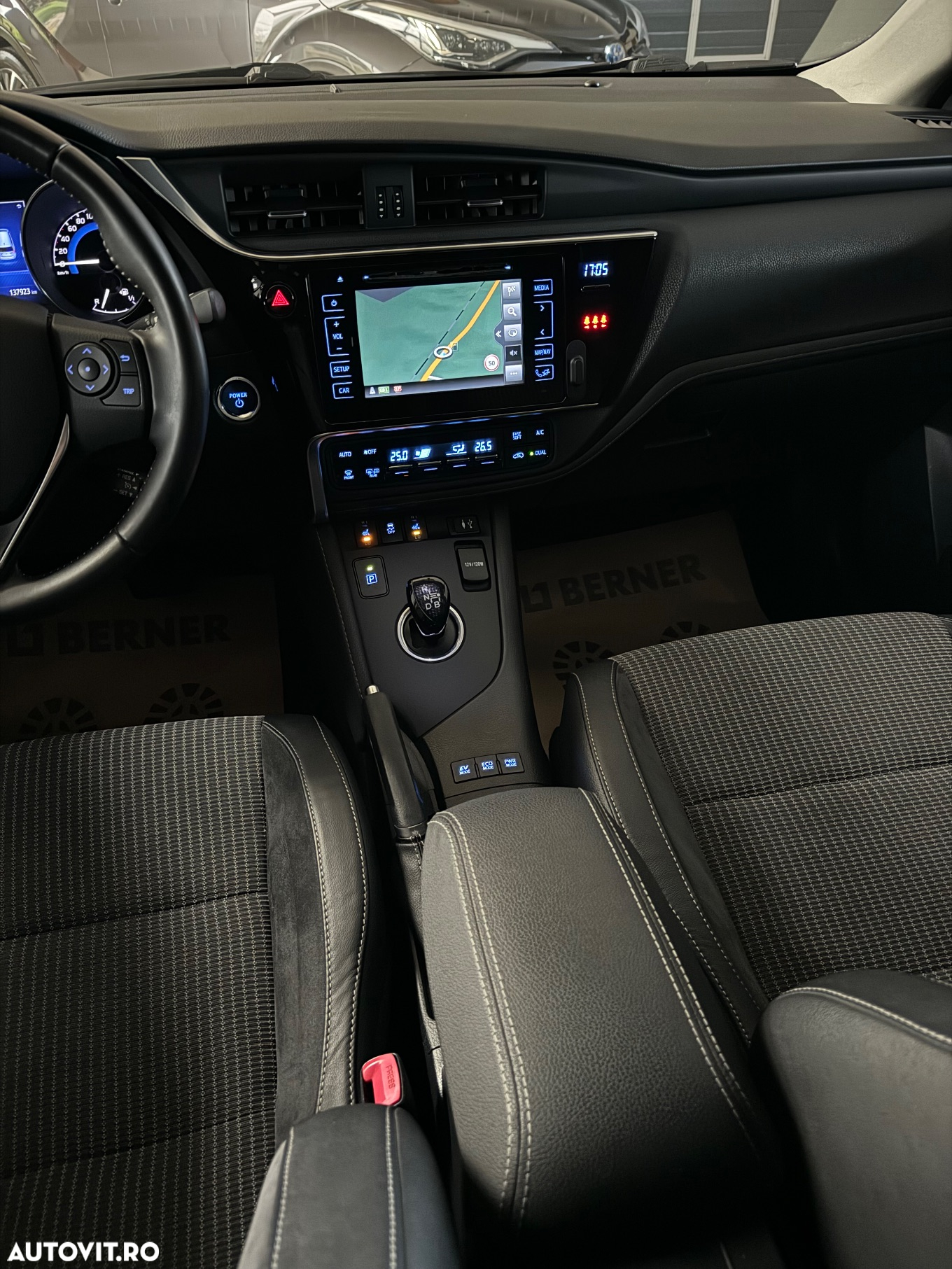 Toyota Auris 1.8 VVT-i Hybrid Automatik Touring Sports Edition-S - 25