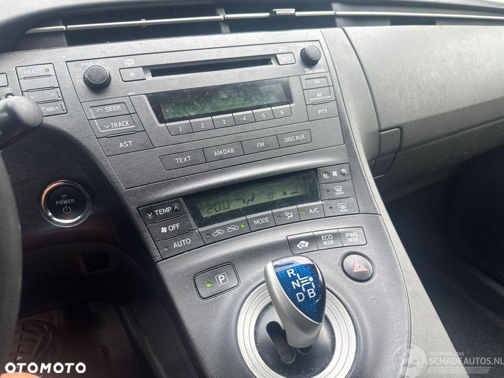 Toyota Prius (Hybrid) Executive - 12